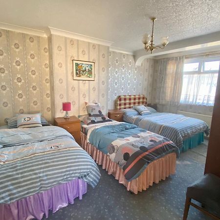 Barking London House Sleeps 12 - Parking - Train Tube - Airportヴィラ エクステリア 写真