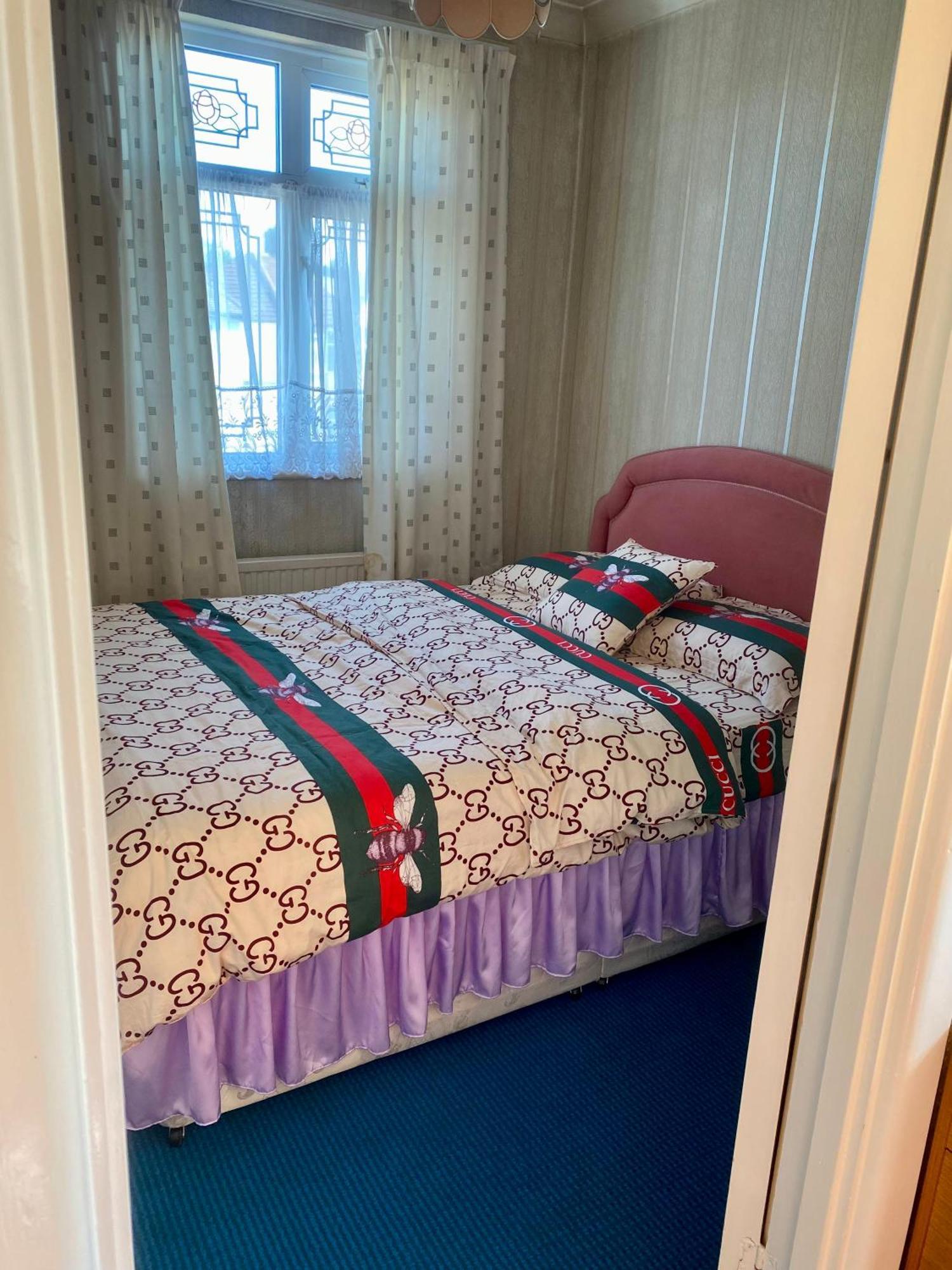 Barking London House Sleeps 12 - Parking - Train Tube - Airportヴィラ エクステリア 写真